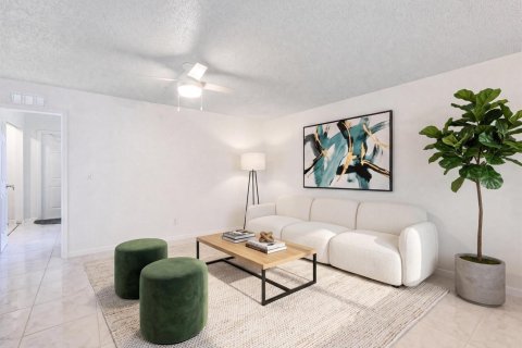 Condo in Delray Beach, Florida, 2 bedrooms № 2391775 - photo 3