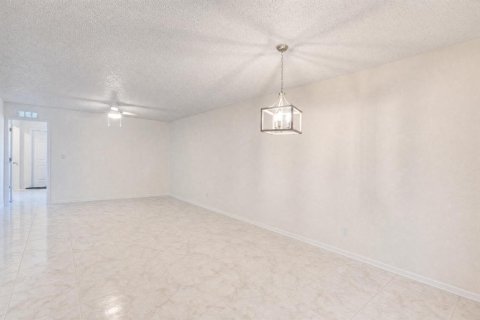 Condo in Delray Beach, Florida, 2 bedrooms № 2391775 - photo 2