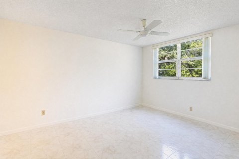 Condo in Delray Beach, Florida, 2 bedrooms № 2391775 - photo 4