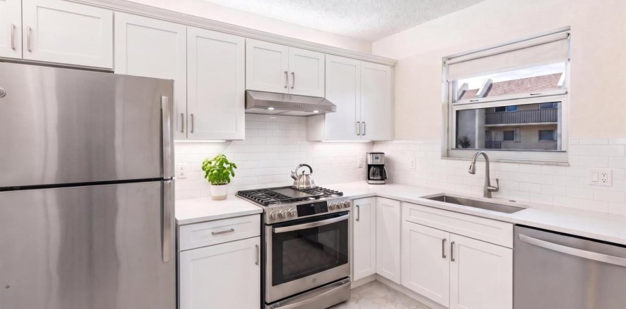 Condo in Delray Beach, Florida, 2 bedrooms № 2391775
