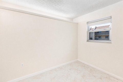 Condo in Delray Beach, Florida, 2 bedrooms № 2391775 - photo 7