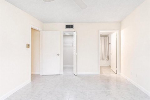 Condo in Delray Beach, Florida, 2 bedrooms № 2391775 - photo 6