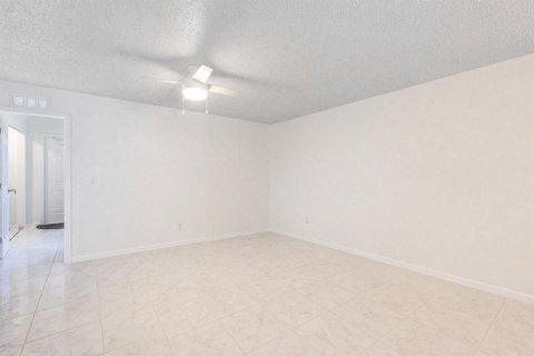 Condo in Delray Beach, Florida, 2 bedrooms № 2391775 - photo 10