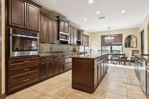 House in Land O' Lakes, Florida 6 bedrooms, 402.82 sq.m. № 1883441 - photo 8