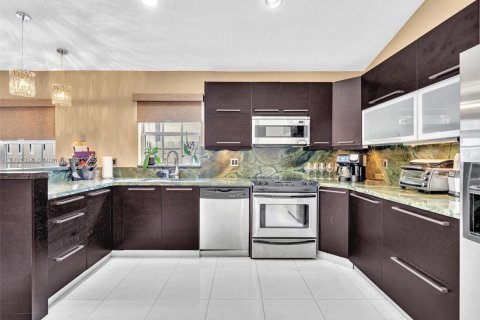 House in Weston, Florida 4 bedrooms, 215.16 sq.m. № 1749837 - photo 30
