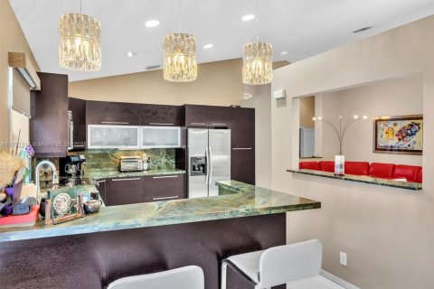House in Weston, Florida 4 bedrooms, 215.16 sq.m. № 1749837 - photo 29