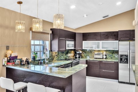 House in Weston, Florida 4 bedrooms, 215.16 sq.m. № 1749837 - photo 28