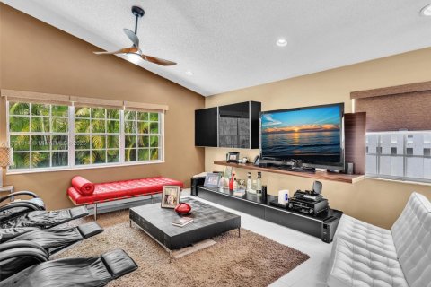 House in Weston, Florida 4 bedrooms, 215.16 sq.m. № 1749837 - photo 24