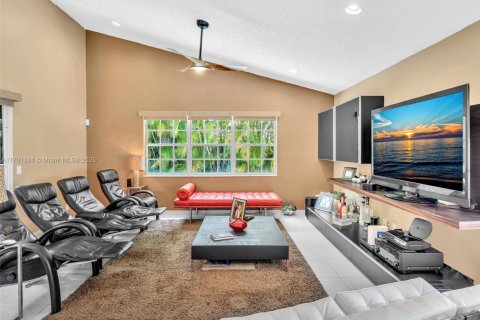 House in Weston, Florida 4 bedrooms, 215.16 sq.m. № 1749837 - photo 25