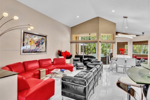 House in Weston, Florida 4 bedrooms, 215.16 sq.m. № 1749837 - photo 13