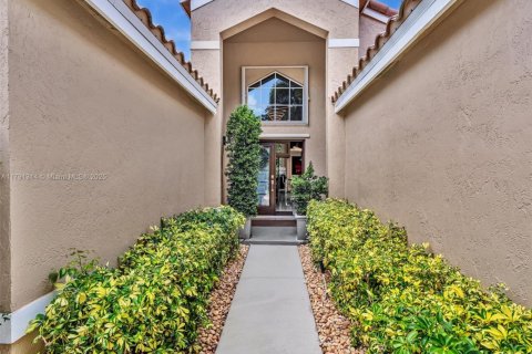 House in Weston, Florida 4 bedrooms, 215.16 sq.m. № 1749837 - photo 6
