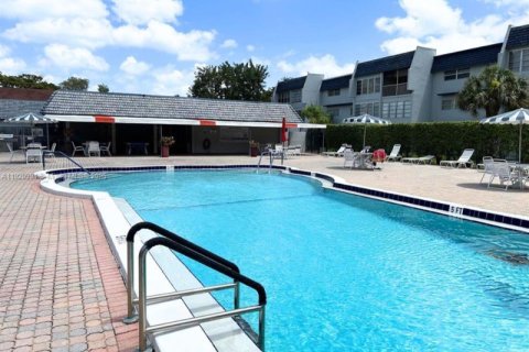 Condominio en venta en Margate, Florida, 1 dormitorio, 68.65 m2 № 1975199 - foto 30