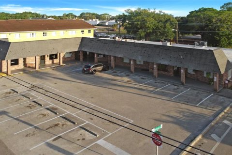 Propiedad comercial en venta en Orlando, Florida, 616.87 m2 № 1666137 - foto 1
