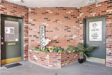Propiedad comercial en venta en Orlando, Florida, 616.87 m2 № 1666137 - foto 12