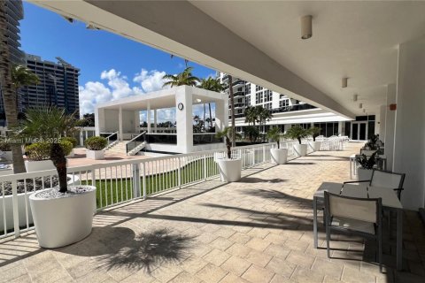 Copropriété à louer à Bal Harbour, Floride: 2 chambres, 98.1 m2 № 1729916 - photo 17