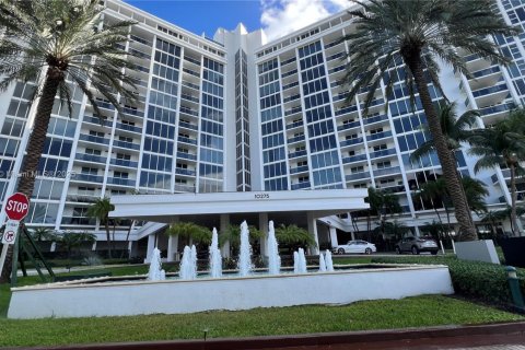 Copropriété à louer à Bal Harbour, Floride: 2 chambres, 98.1 m2 № 1729916 - photo 1