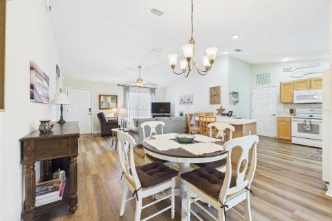 Villa ou maison à louer à The Villages, Floride: 2 chambres, 106.65 m2 № 1880653 - photo 7