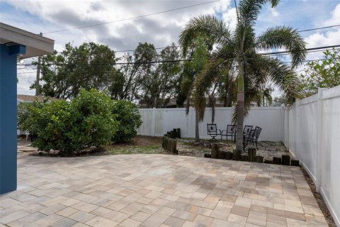House in Largo, Florida 2 bedrooms, 117.43 sq.m. № 1562003 - photo 17
