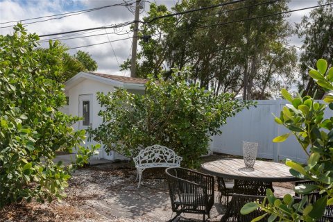 House in Largo, Florida 2 bedrooms, 117.43 sq.m. № 1562003 - photo 19