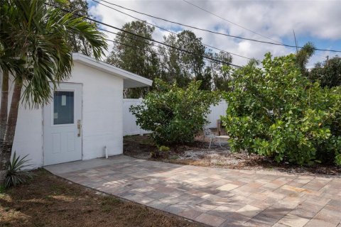 House in Largo, Florida 2 bedrooms, 117.43 sq.m. № 1562003 - photo 11
