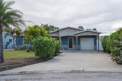 House in Largo, Florida 2 bedrooms, 117.43 sq.m. № 1562003 - photo 2