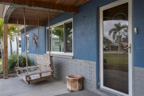 House in Largo, Florida 2 bedrooms, 117.43 sq.m. № 1562003 - photo 8