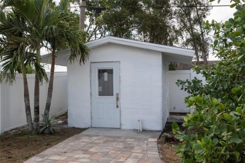 House in Largo, Florida 2 bedrooms, 117.43 sq.m. № 1562003 - photo 10