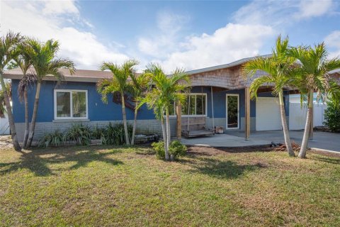 House in Largo, Florida 2 bedrooms, 117.43 sq.m. № 1562003 - photo 4