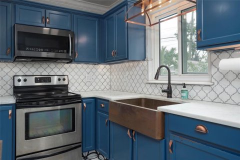 House in Largo, Florida 2 bedrooms, 117.43 sq.m. № 1562003 - photo 25