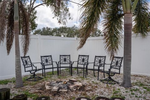 House in Largo, Florida 2 bedrooms, 117.43 sq.m. № 1562003 - photo 15