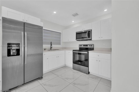 Immobilier commercial à vendre à Miami, Floride: 185.62 m2 № 1997064 - photo 10