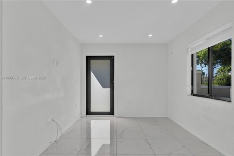 Immobilier commercial à vendre à Miami, Floride: 185.62 m2 № 1997064 - photo 25