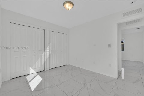 Immobilier commercial à vendre à Miami, Floride: 185.62 m2 № 1997064 - photo 8