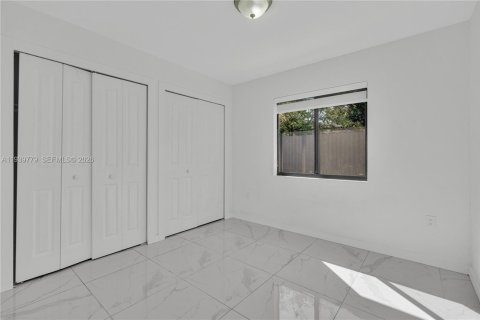 Immobilier commercial à vendre à Miami, Floride: 185.62 m2 № 1997064 - photo 4