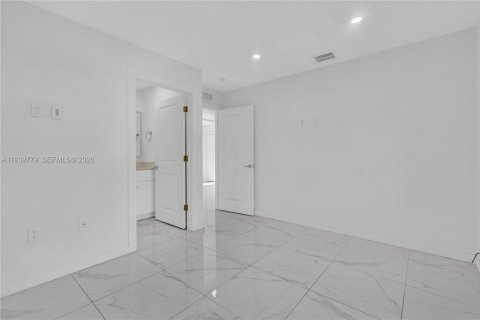 Immobilier commercial à vendre à Miami, Floride: 185.62 m2 № 1997064 - photo 19