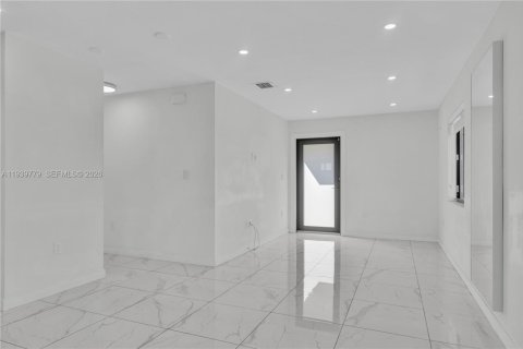 Immobilier commercial à vendre à Miami, Floride: 185.62 m2 № 1997064 - photo 30