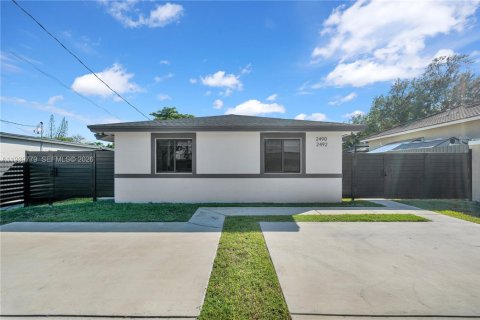 Immobilier commercial à vendre à Miami, Floride: 185.62 m2 № 1997064 - photo 3