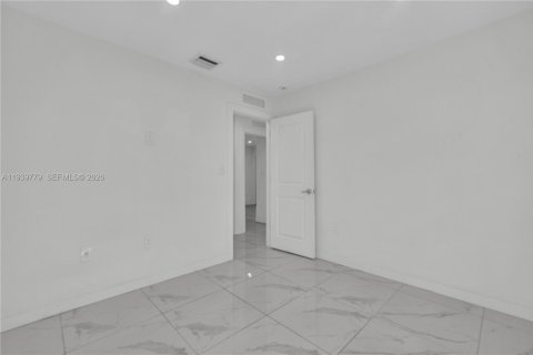 Immobilier commercial à vendre à Miami, Floride: 185.62 m2 № 1997064 - photo 13