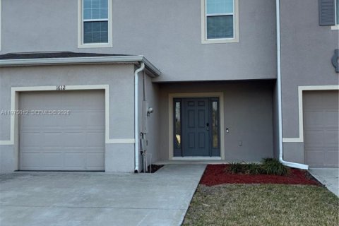 Townhouse in South Daytona, Florida 3 bedrooms, 157 sq.m. № 2040012