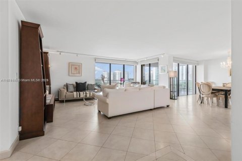 Condominio en alquiler en Aventura, Florida, 2 dormitorios, 176.61 m2 № 1937998 - foto 6