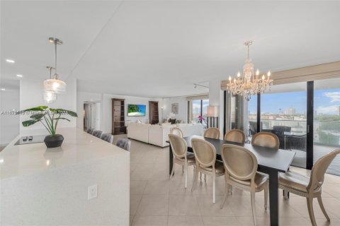 Condominio en alquiler en Aventura, Florida, 2 dormitorios, 176.61 m2 № 1937998 - foto 11