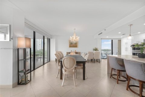 Condominio en alquiler en Aventura, Florida, 2 dormitorios, 176.61 m2 № 1937998 - foto 8