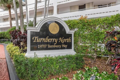 Condominio en alquiler en Aventura, Florida, 2 dormitorios, 176.61 m2 № 1937998 - foto 1