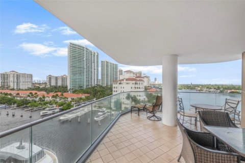 Condominio en alquiler en Aventura, Florida, 2 dormitorios, 176.61 m2 № 1937998 - foto 24