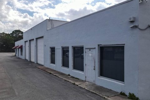 Commercial property in St. Lucie, Florida 782.61 sq.m. № 2204466 - photo 3