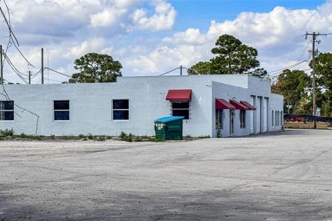 Immobilier commercial à St. Lucie, Floride 782.61 m2 № 2204466