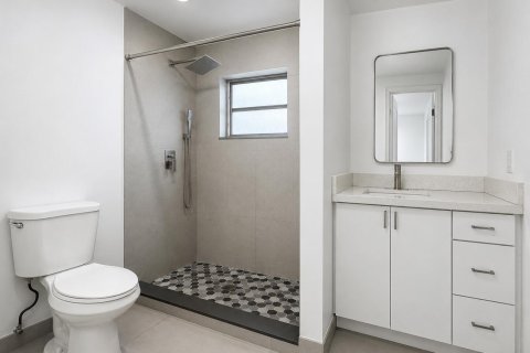 Villa ou maison à louer à Miami, Floride: 2 chambres, 78.97 m2 № 2271236 - photo 4