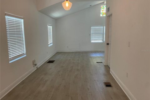 Casa en alquiler en Tampa, Florida, 3 dormitorios, 122.72 m2 № 1774912 - foto 9