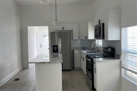 Casa en alquiler en Tampa, Florida, 3 dormitorios, 122.72 m2 № 1774912 - foto 4