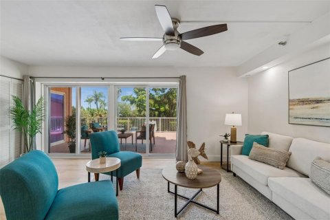 Condo in Saint Petersburg, Florida, 2 bedrooms  № 2166929 - photo 21